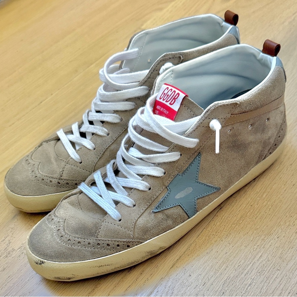 Golden Goose Men's Beige Suede Sneakers with Gray Star
